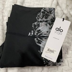 Alo yoga high waisted Capri pants